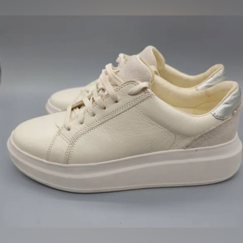 Ugg Scape platform Lace sneakers - sold out online - good condition